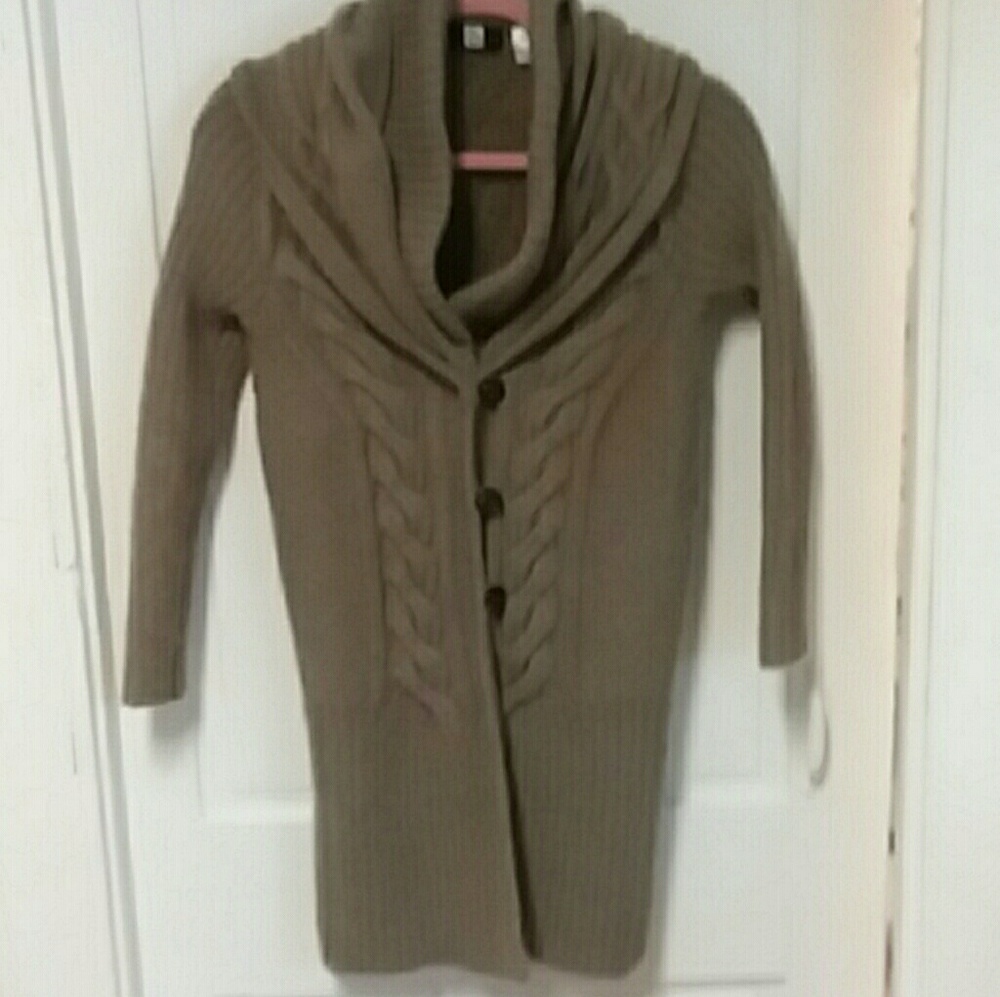 NW GORGEOUS KNITTED  tan toned sweater 🌹🌹🌹